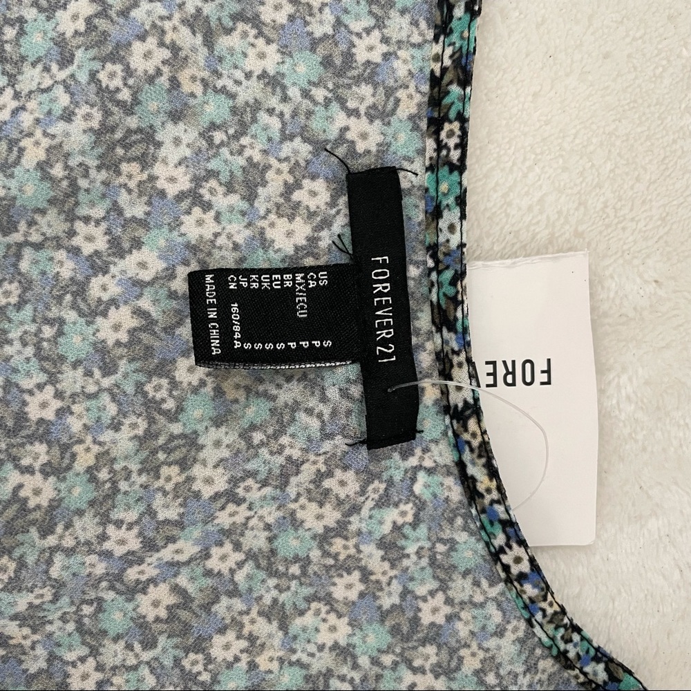 Forever 21 Blue Floral Smocked Cropped Top - Picture 3 of 8